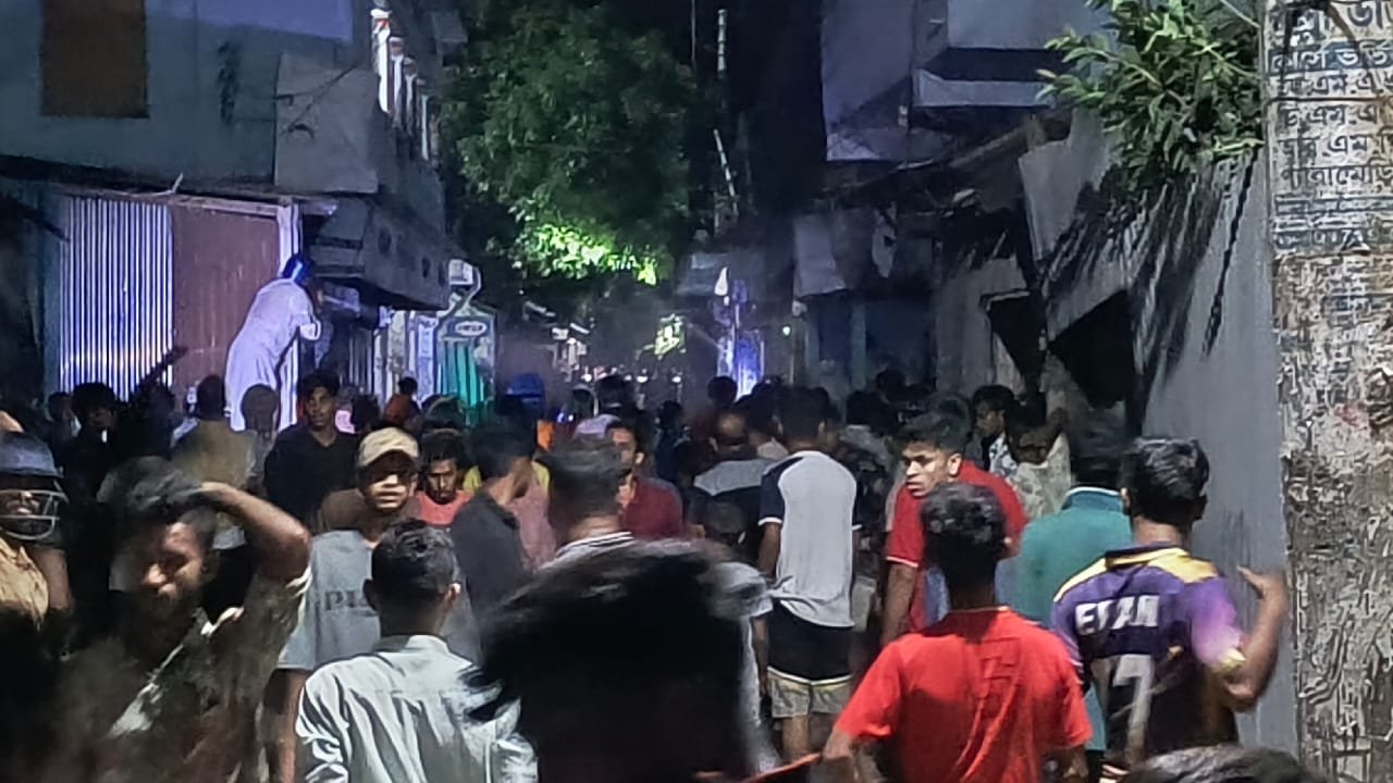 ভৈরবে তুচ্ছ ঘটনাকে কেন্দ্র করে দফায় দফায় সংঘর্ষে ৩০ জন আহত, আটক ১৫