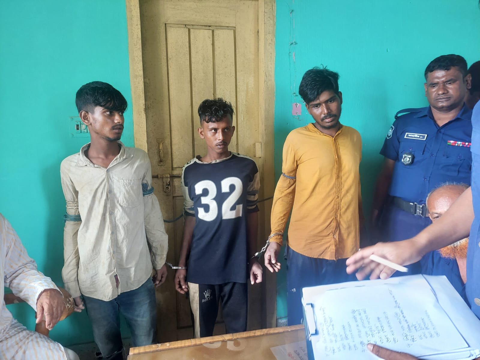 যাত্রী সেজে অটোরিকশা ছিনতাইকালে চালক খুন, ৩ ছিনতাইকারী আটক